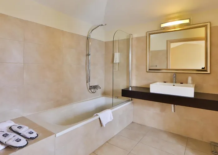 Regal 3*