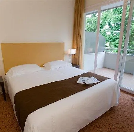 Regal Aparthotel 3*